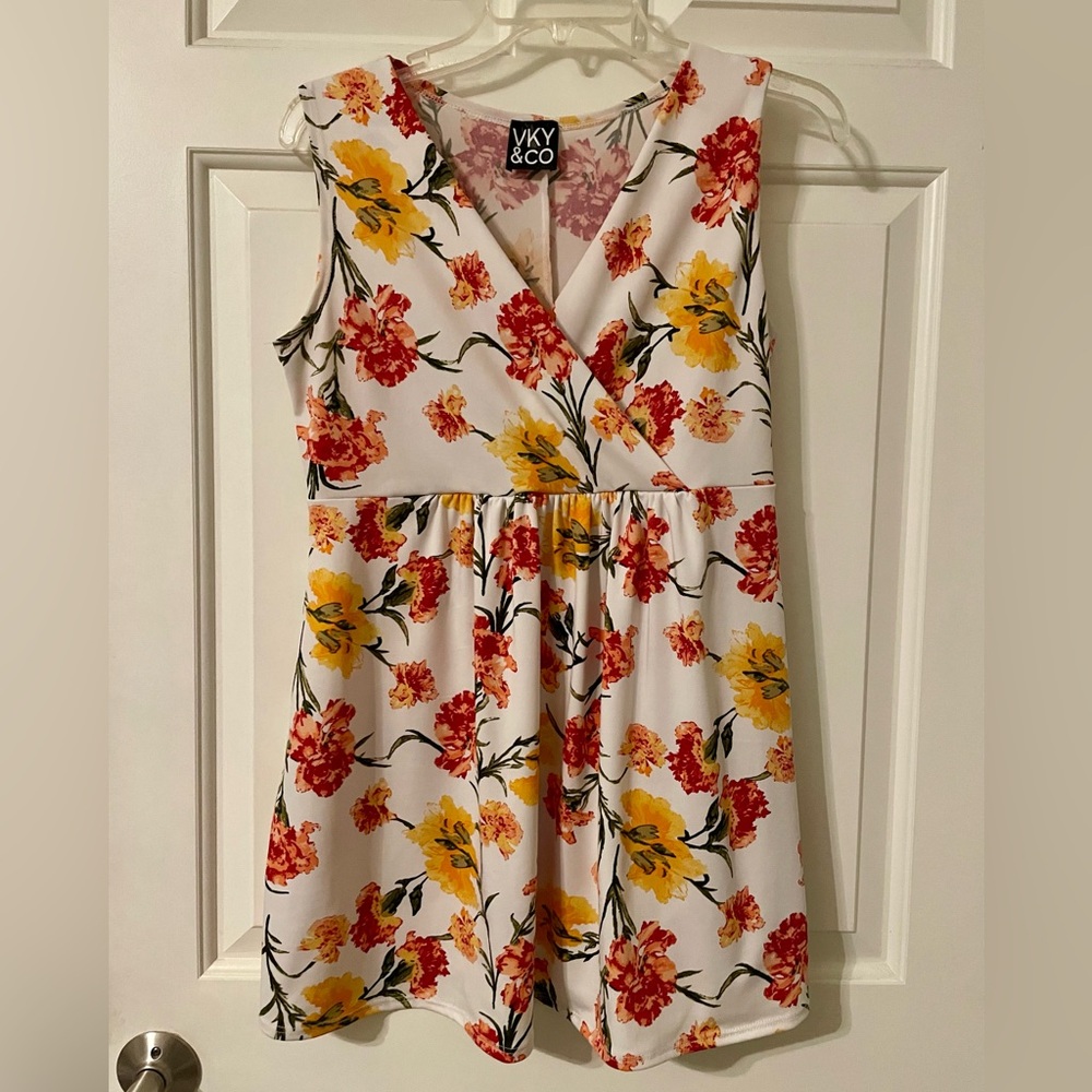 Sleeveless fall floral crossover empire waist shirt by VKY&CO, size medium